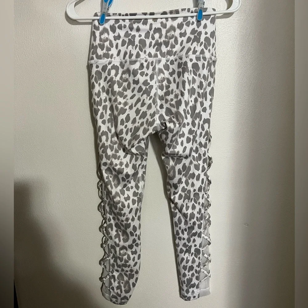 VICTORIA'S SECRET Essential High Rise Leggings Mesh Criss Cross Leopard Wms Sz 6